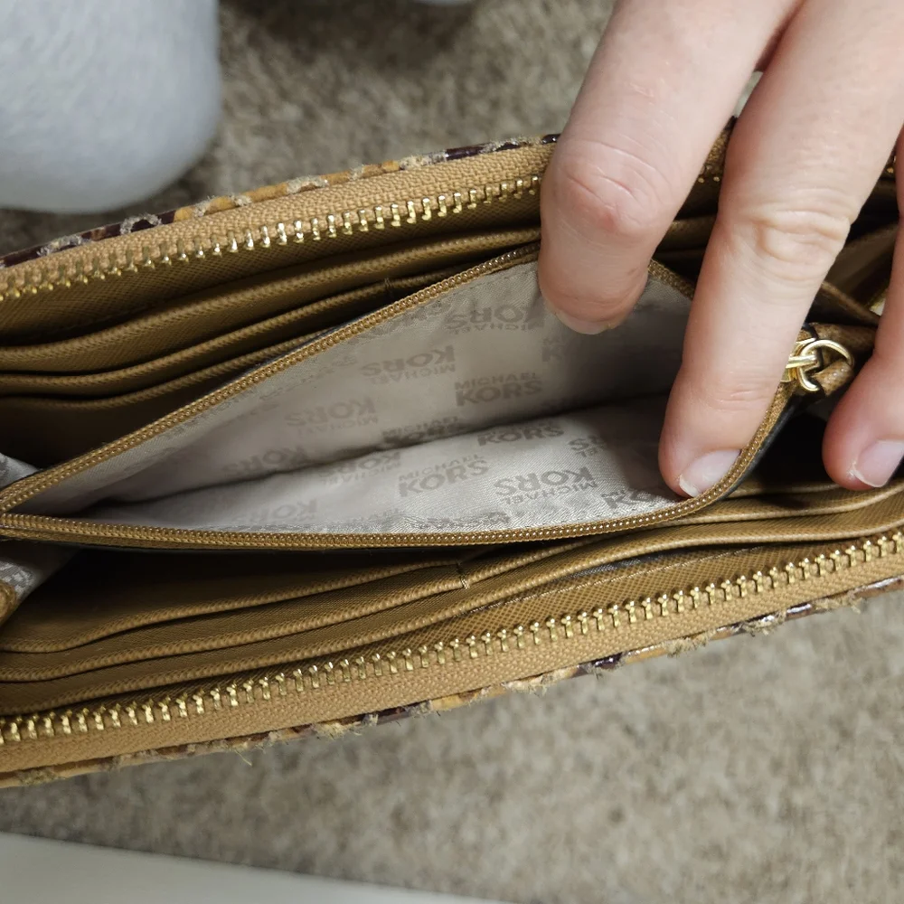 EUC Michael Kors Snakeskin Embossed Zipper Wallet